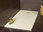 Receveur de douche, avec position évacuation à vingt centimètre du bord, L. 65 à 210 x l. 65 à 100 cm, résine pleine masse anti glissante PN24, Garantie 5 ans, Livraison offerte